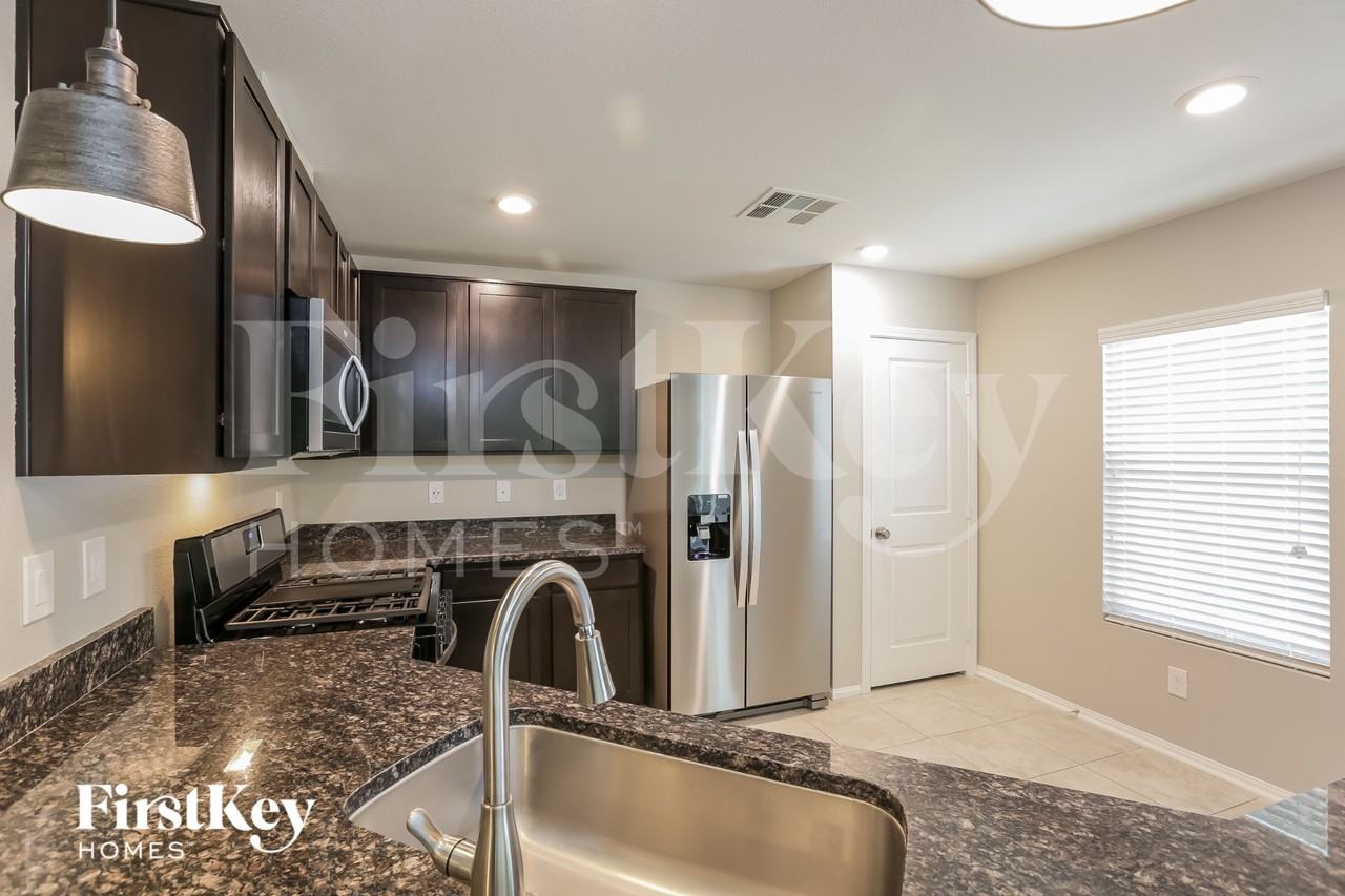 9316 Polwarth Ct - Photo 5 of 15