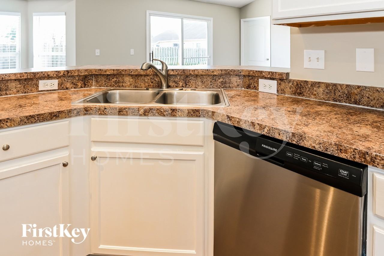 6983 Lafayette Park Dr - Photo 6 of 16