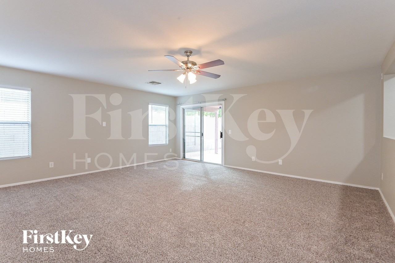10234 E Wasp Spring Dr - Photo 3 of 15