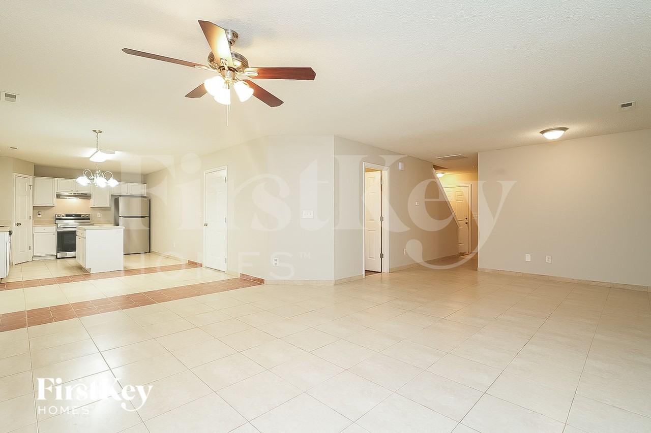 5701 Yachtsman Ct - Photo 5 of 18