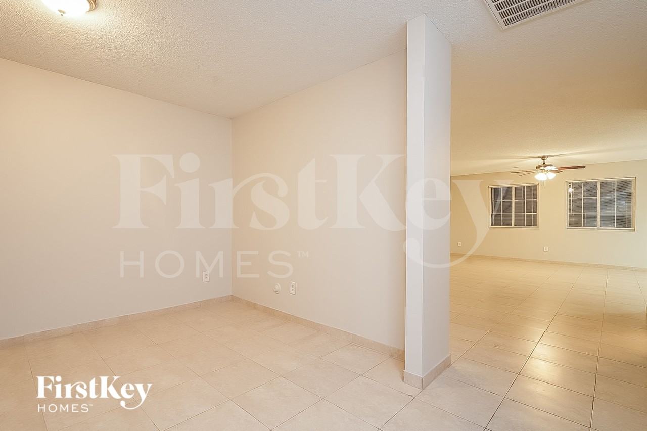 5701 Yachtsman Ct - Photo 6 of 18