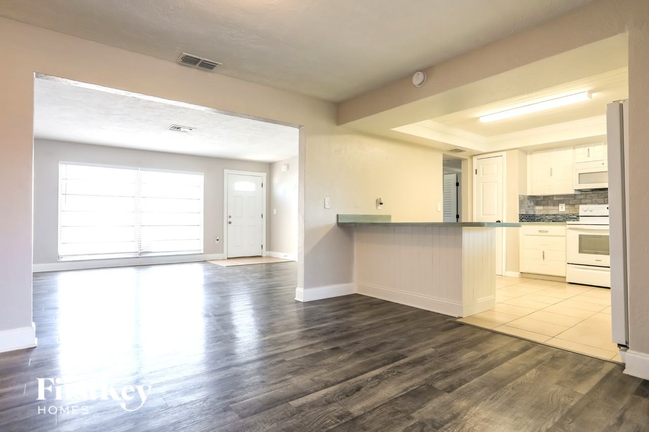 63 Rotonda Cir - Photo 4 of 15