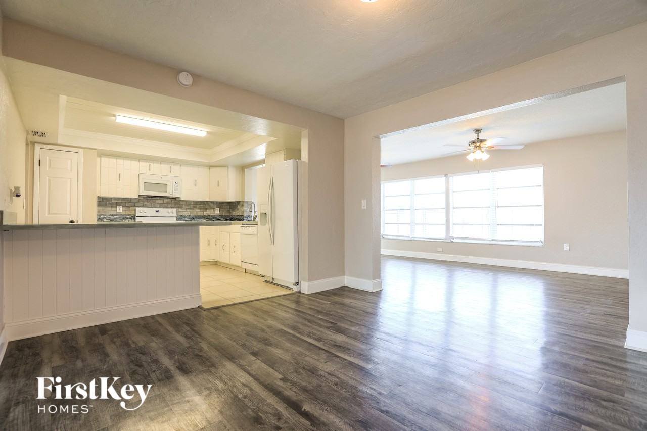 63 Rotonda Cir - Photo 6 of 15