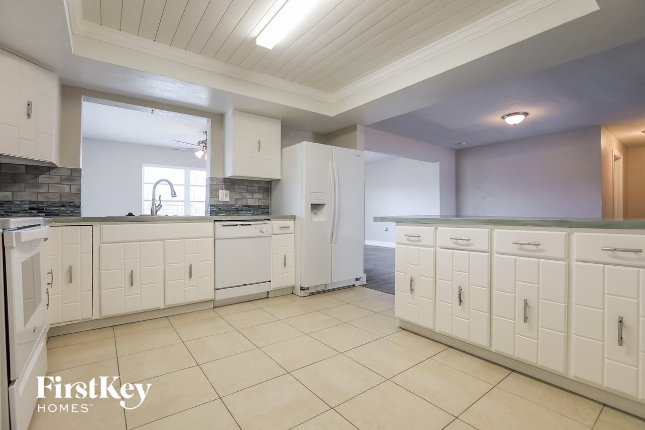 63 Rotonda Cir - Photo 7 of 15