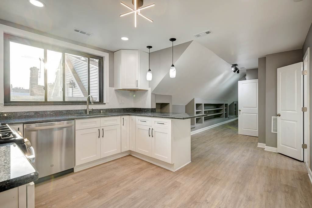 2525 W Haddon Ave #3 - Photo 3 of 17