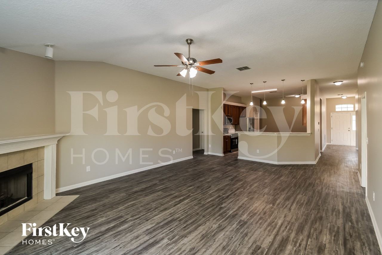 182 Greenfield Dr - Photo 5 of 16