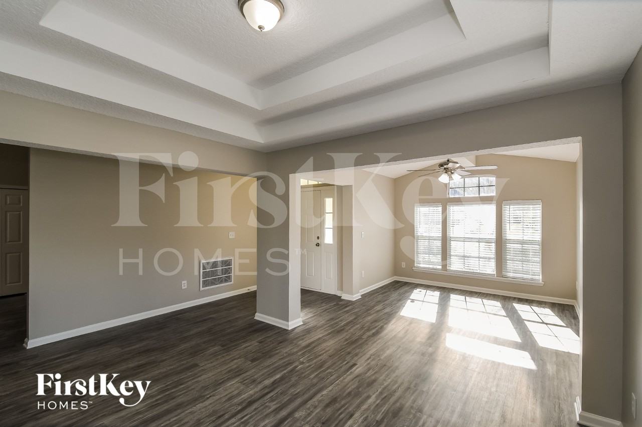 182 Greenfield Dr - Photo 6 of 16