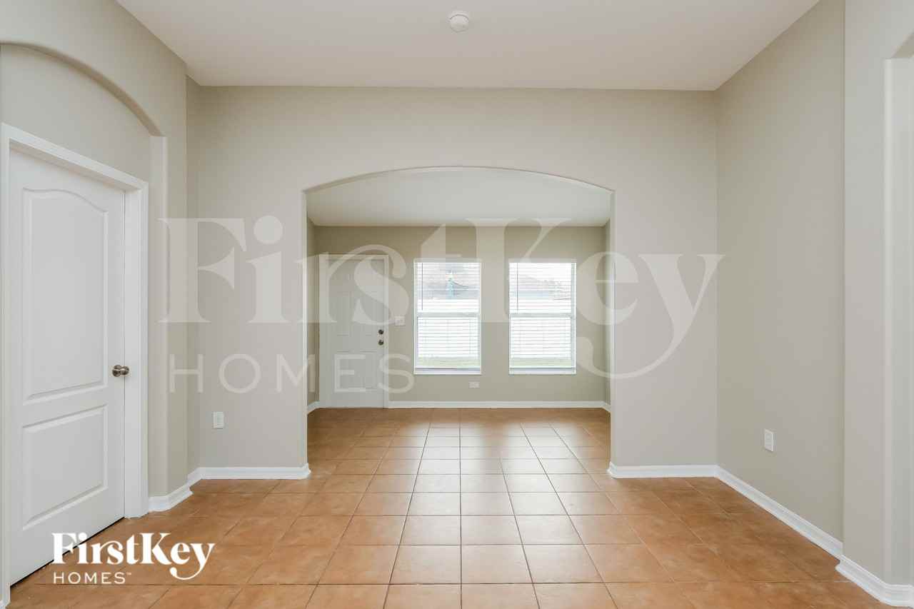 1620 Bonita Bluff Ct - Photo 2 of 18