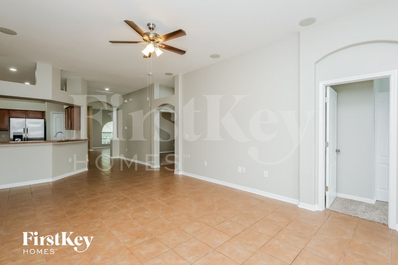 1620 Bonita Bluff Ct - Photo 4 of 18