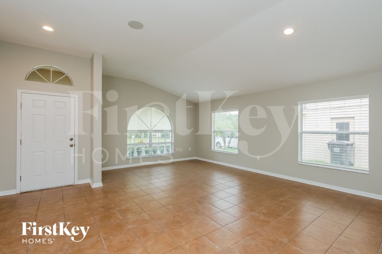 1620 Bonita Bluff Ct - Photo 5 of 18