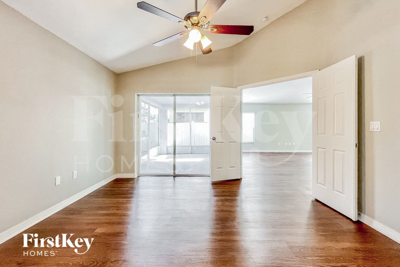 2162 Brandon Park Cir - Photo 2 of 16