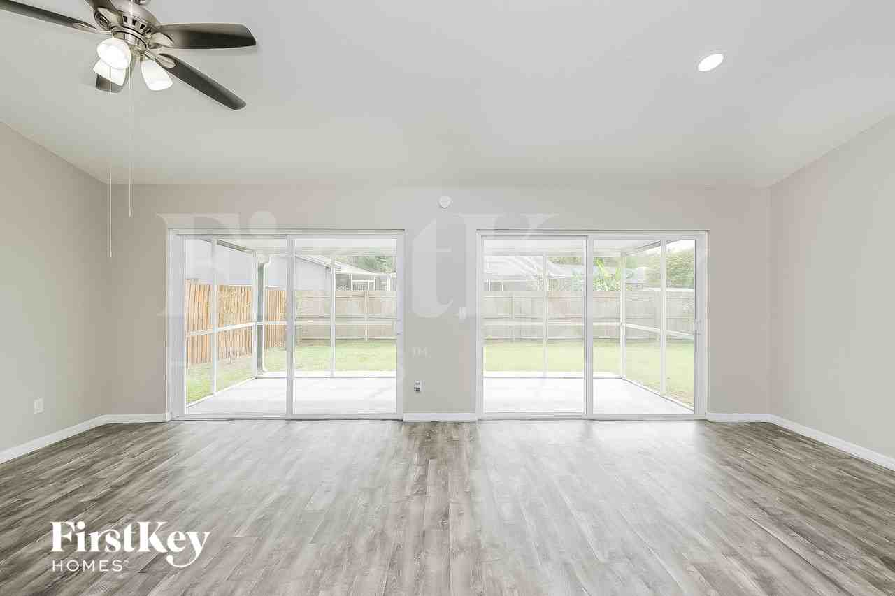 1033 Hardwood Dr - Photo 2 of 16
