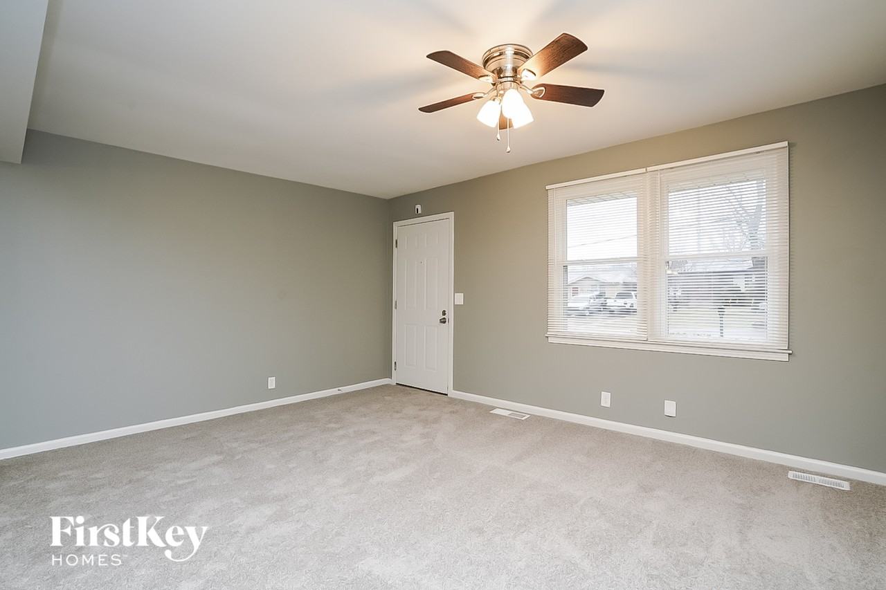 521 Savely Dr - Photo 2 of 15