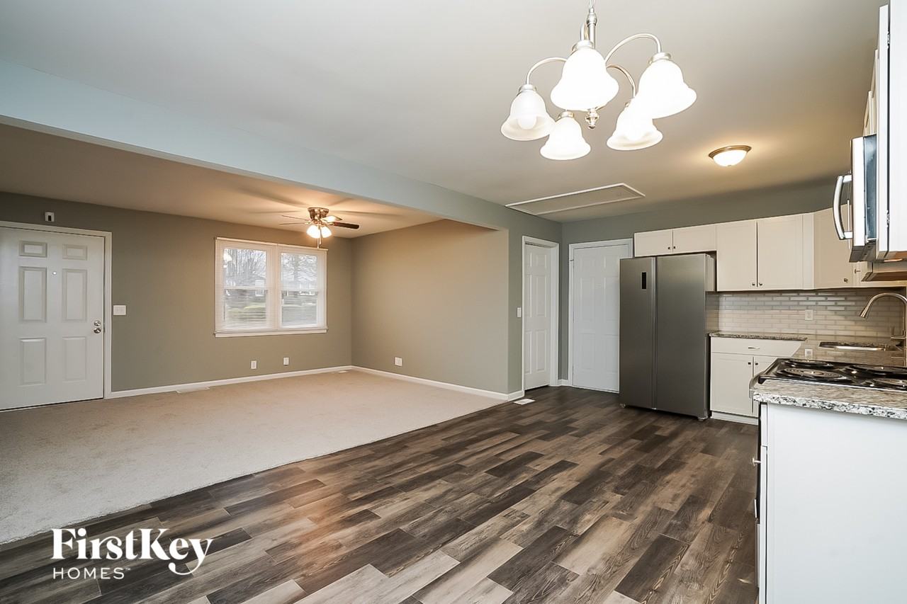 521 Savely Dr - Photo 4 of 15