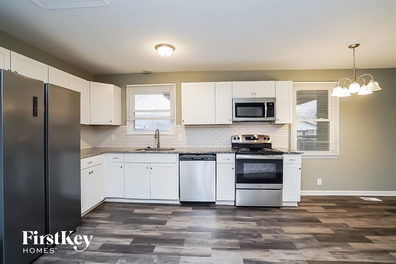 521 Savely Dr - Photo 5 of 15