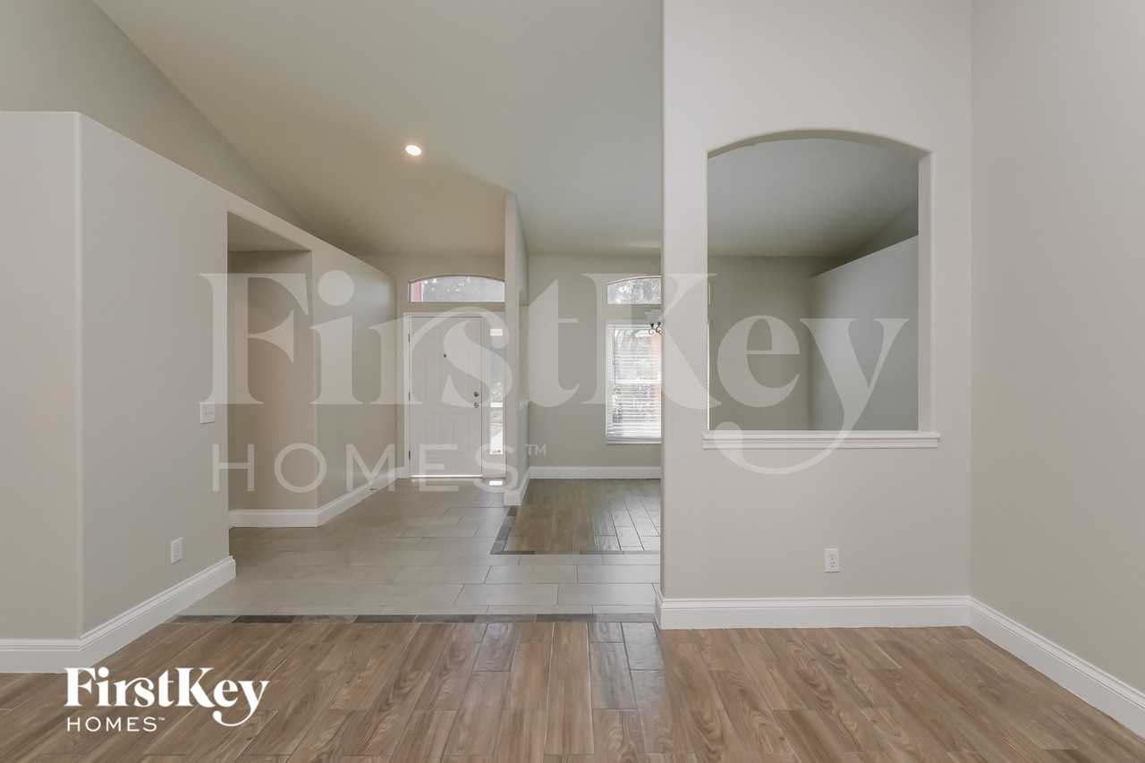 7536 Regents Garden Way - Photo 2 of 16