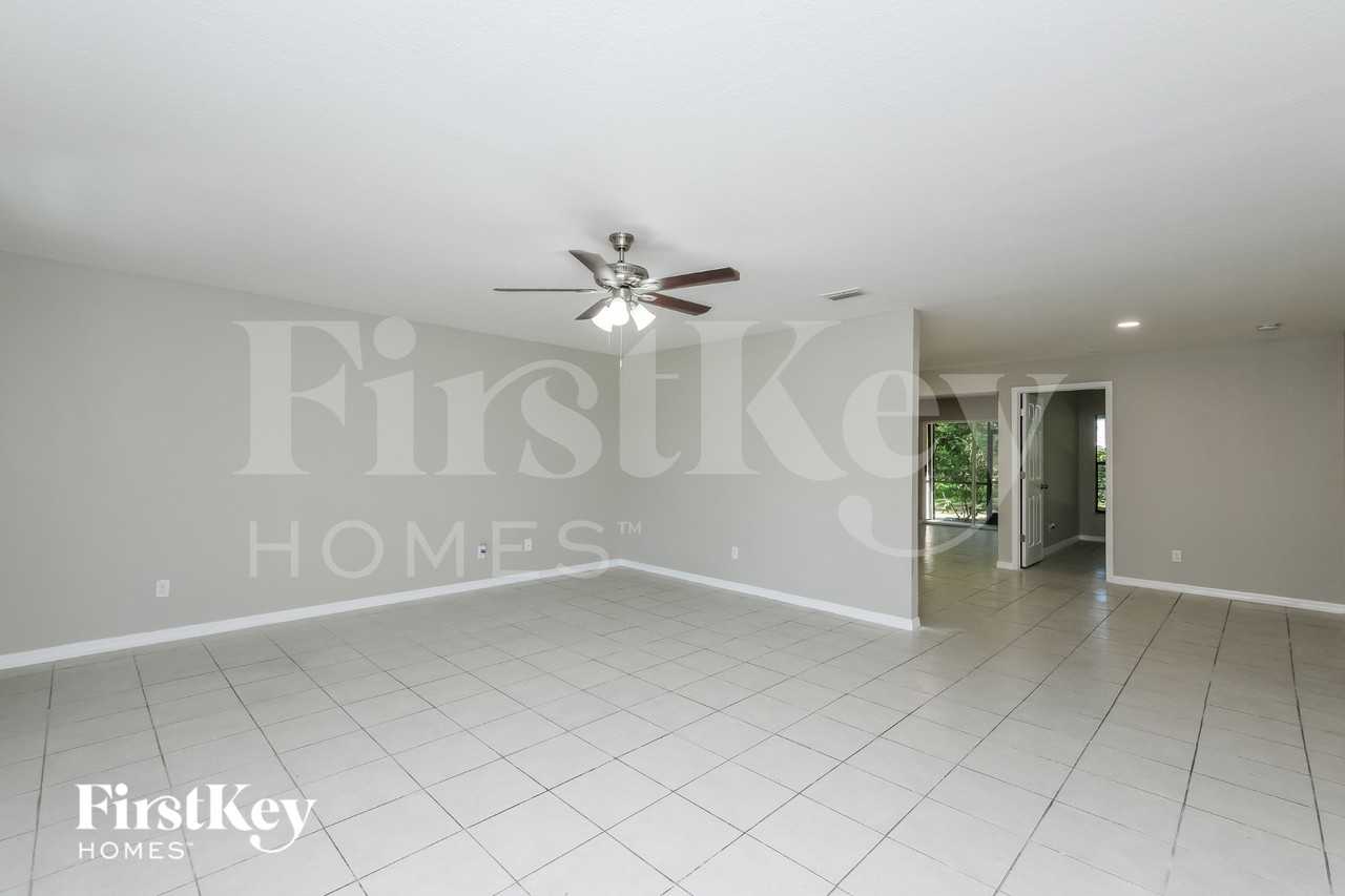 906 Hart St - Photo 2 of 15