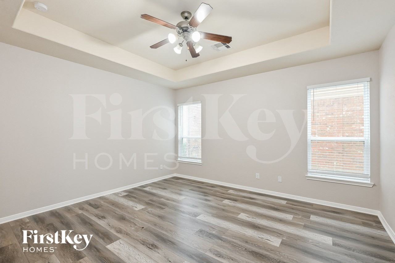 8110 Oahu Ct - Photo 6 of 15