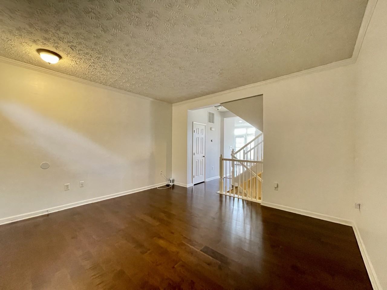 8308 Lyndhurst St - Photo 2 of 27