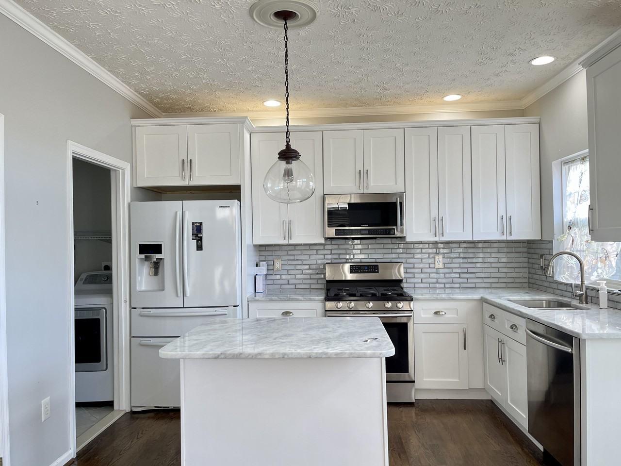 8308 Lyndhurst St - Photo 4 of 27