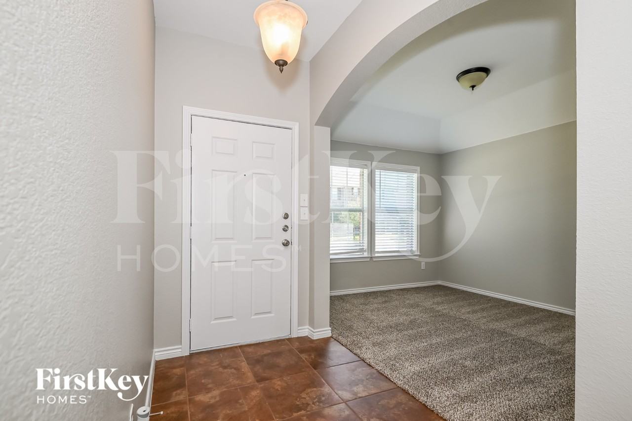 1309 Honeywood Ln - Photo 2 of 16
