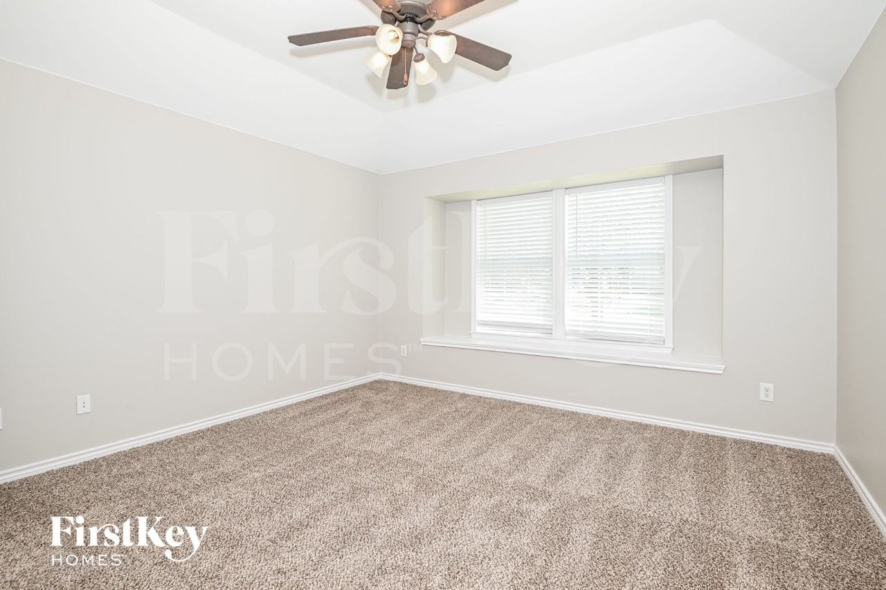 1309 Honeywood Ln - Photo 7 of 16