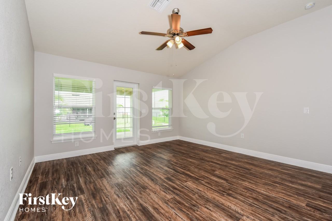 2716 Nw 3rd Ave - Photo 2 of 19