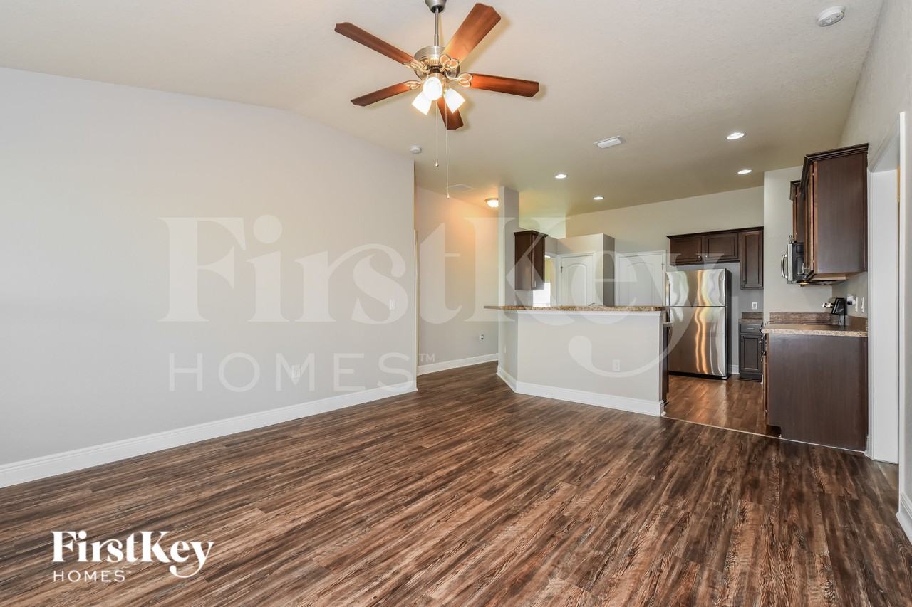2716 Nw 3rd Ave - Photo 4 of 19