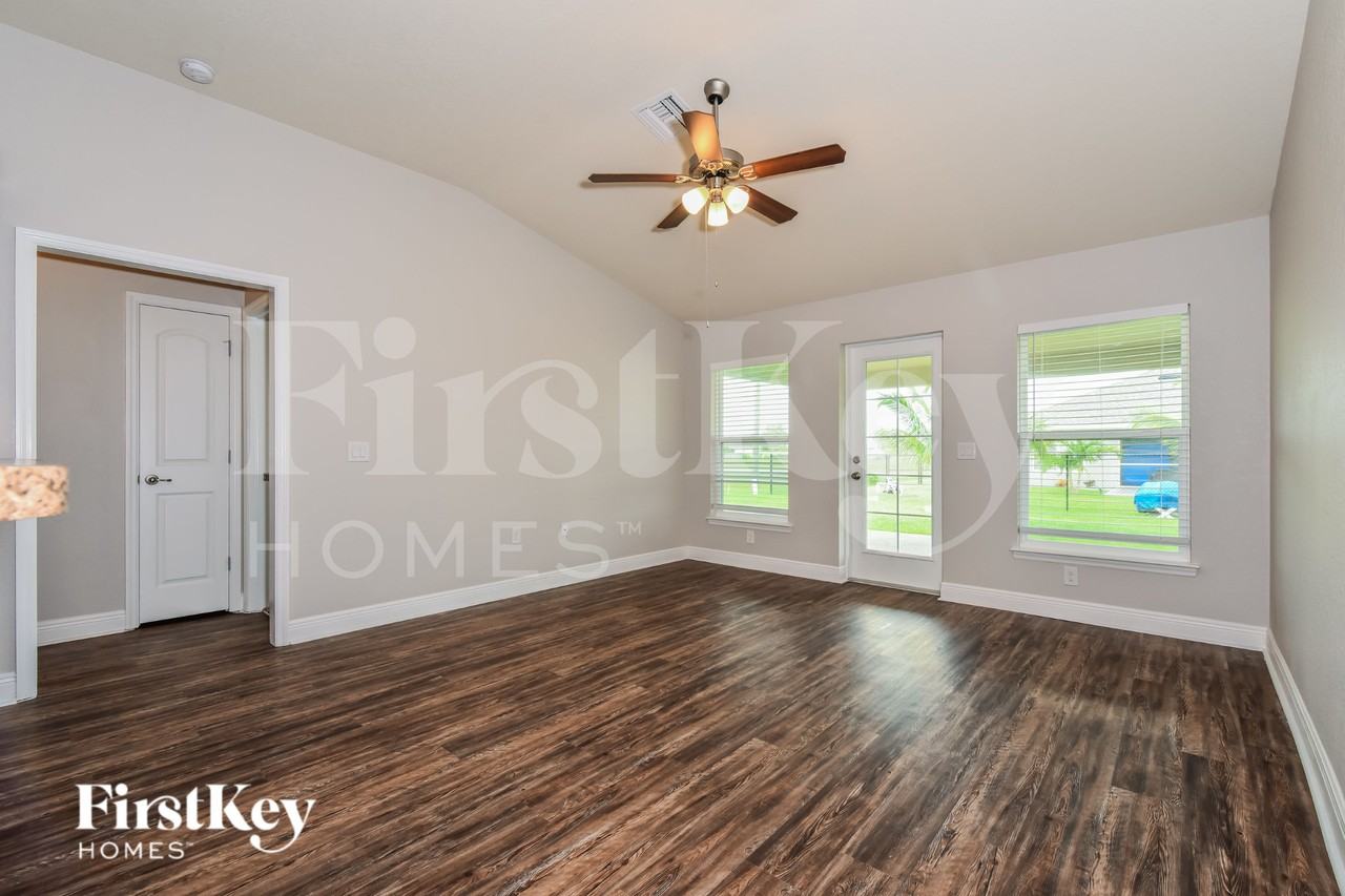 2716 Nw 3rd Ave - Photo 5 of 19