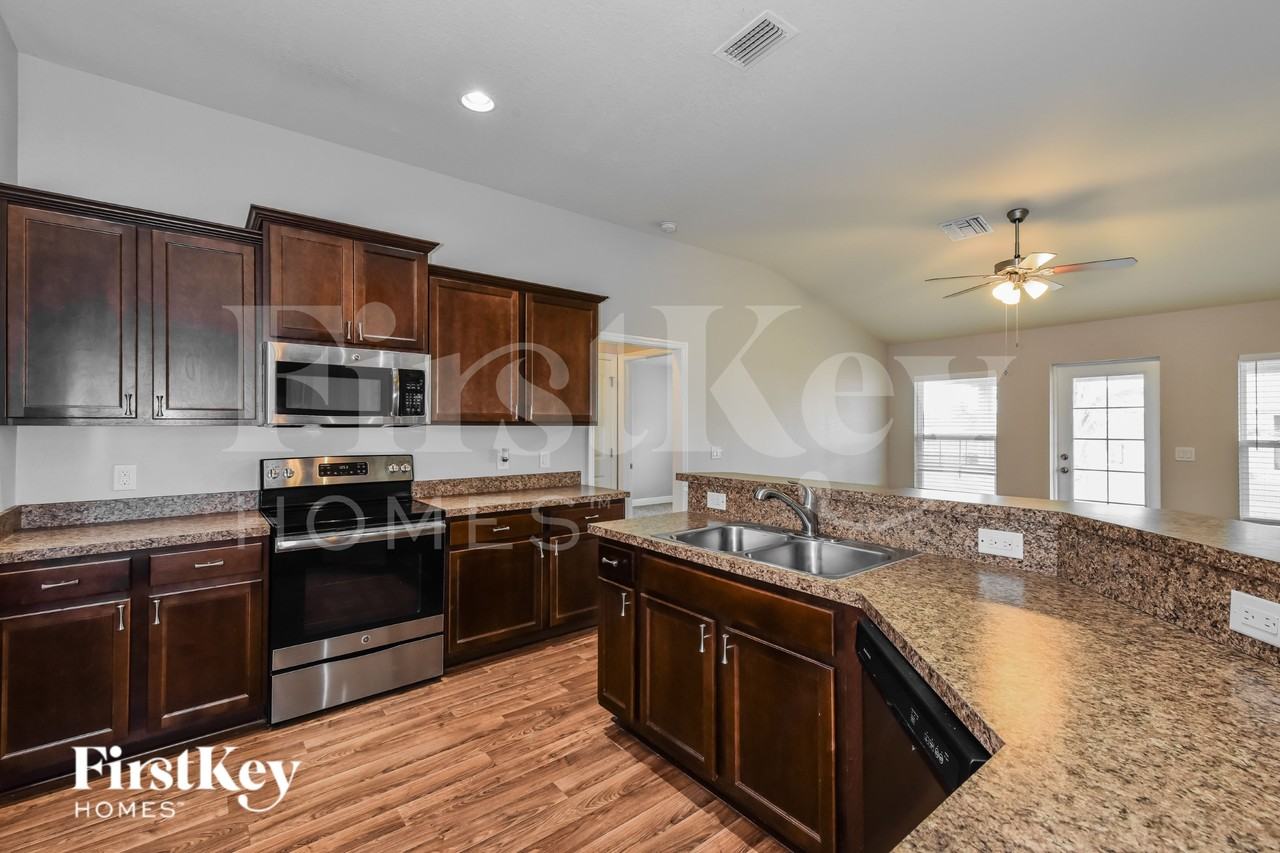2716 Nw 3rd Ave - Photo 7 of 19