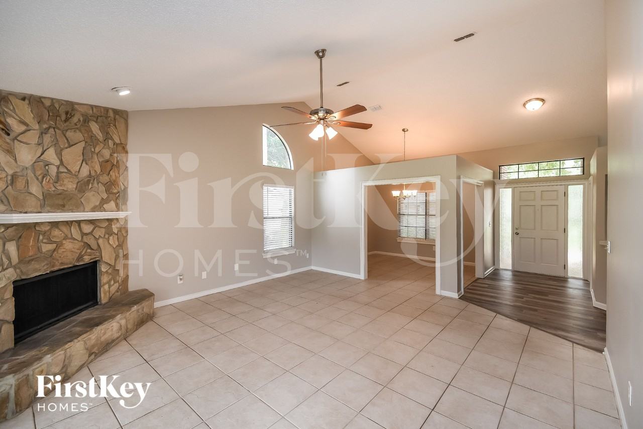 3026 Rex Dr S - Photo 4 of 16