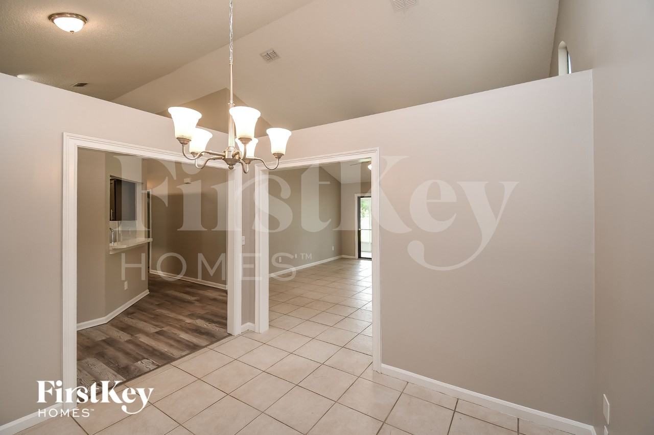 3026 Rex Dr S - Photo 5 of 16