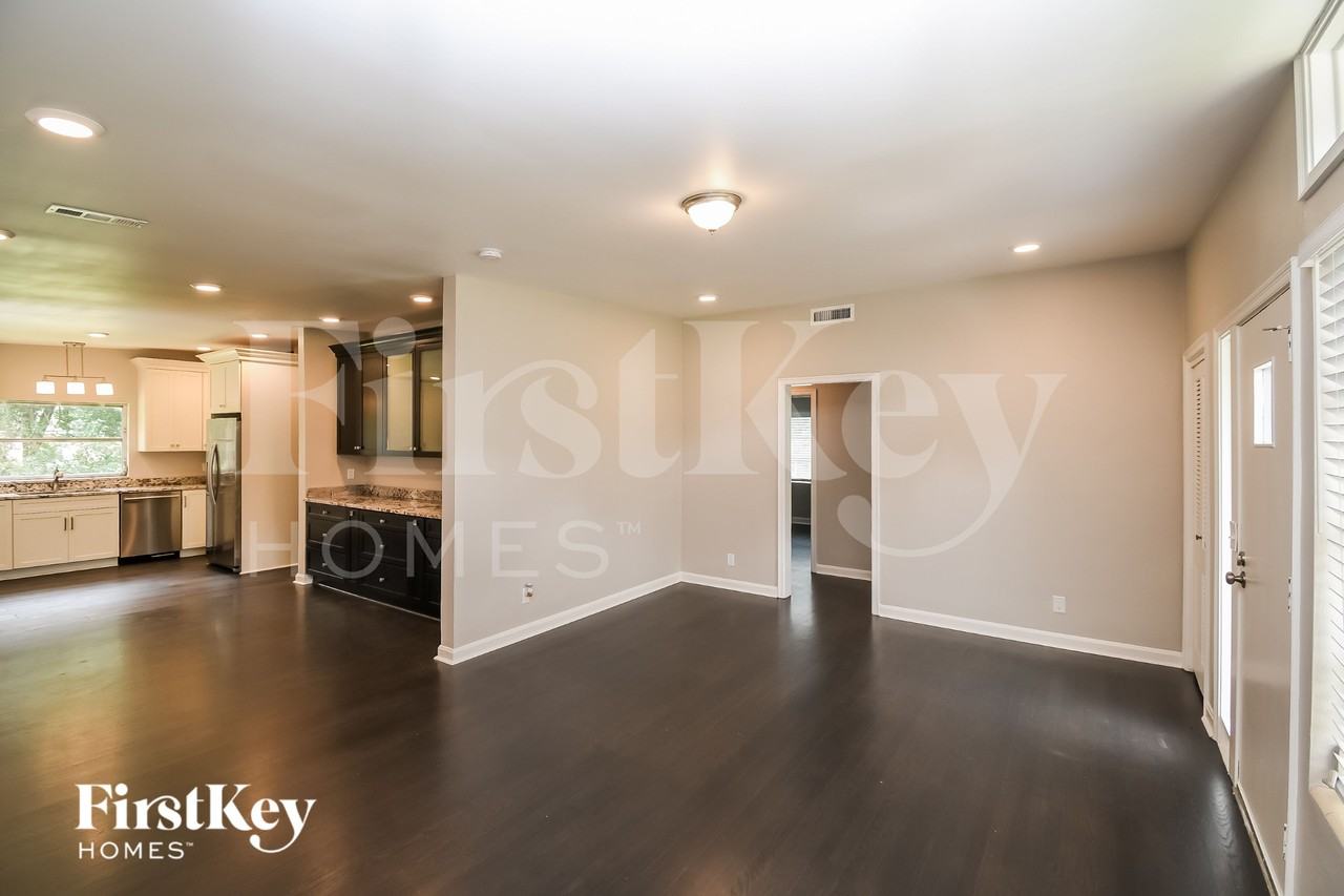 5521 Coppedge Ave - Photo 3 of 16