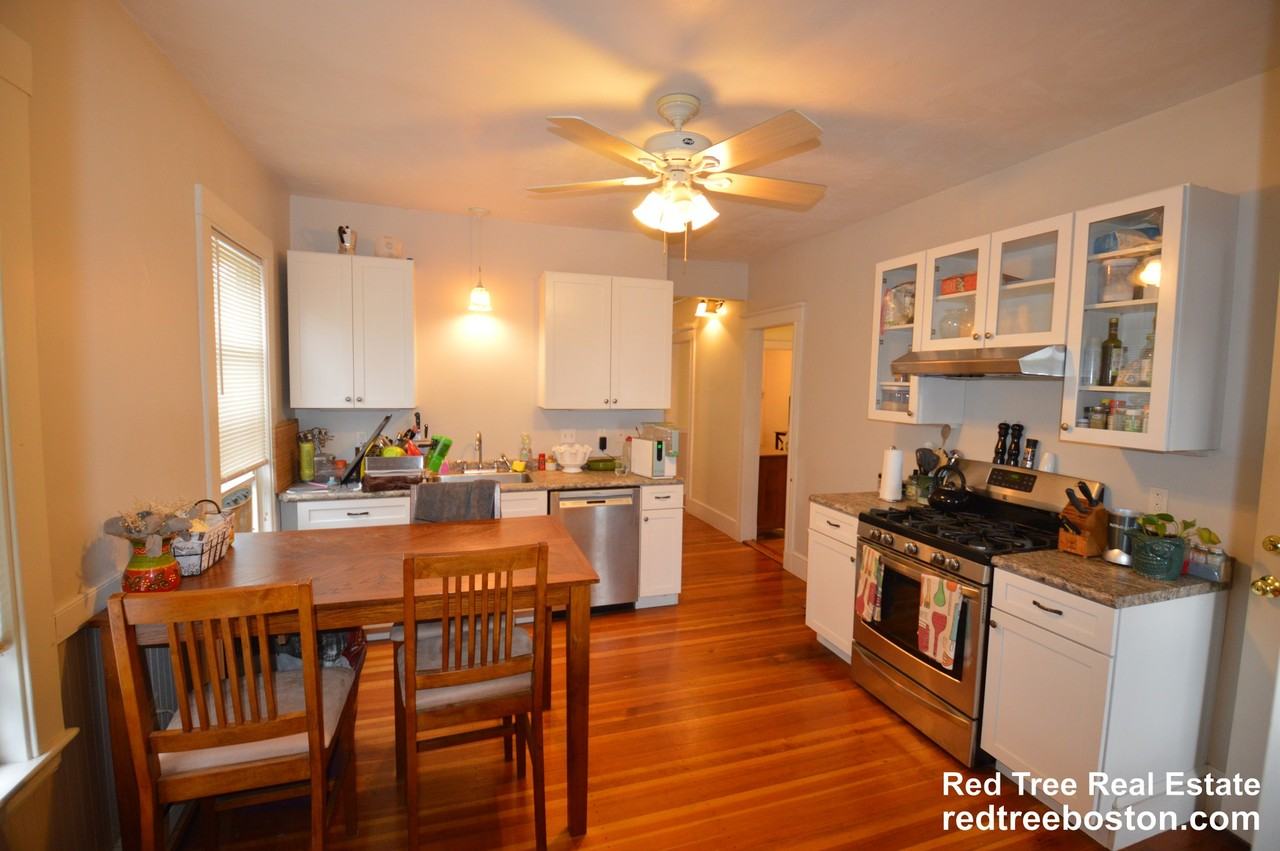 43 Woodlawn St - Photo 2 of 32