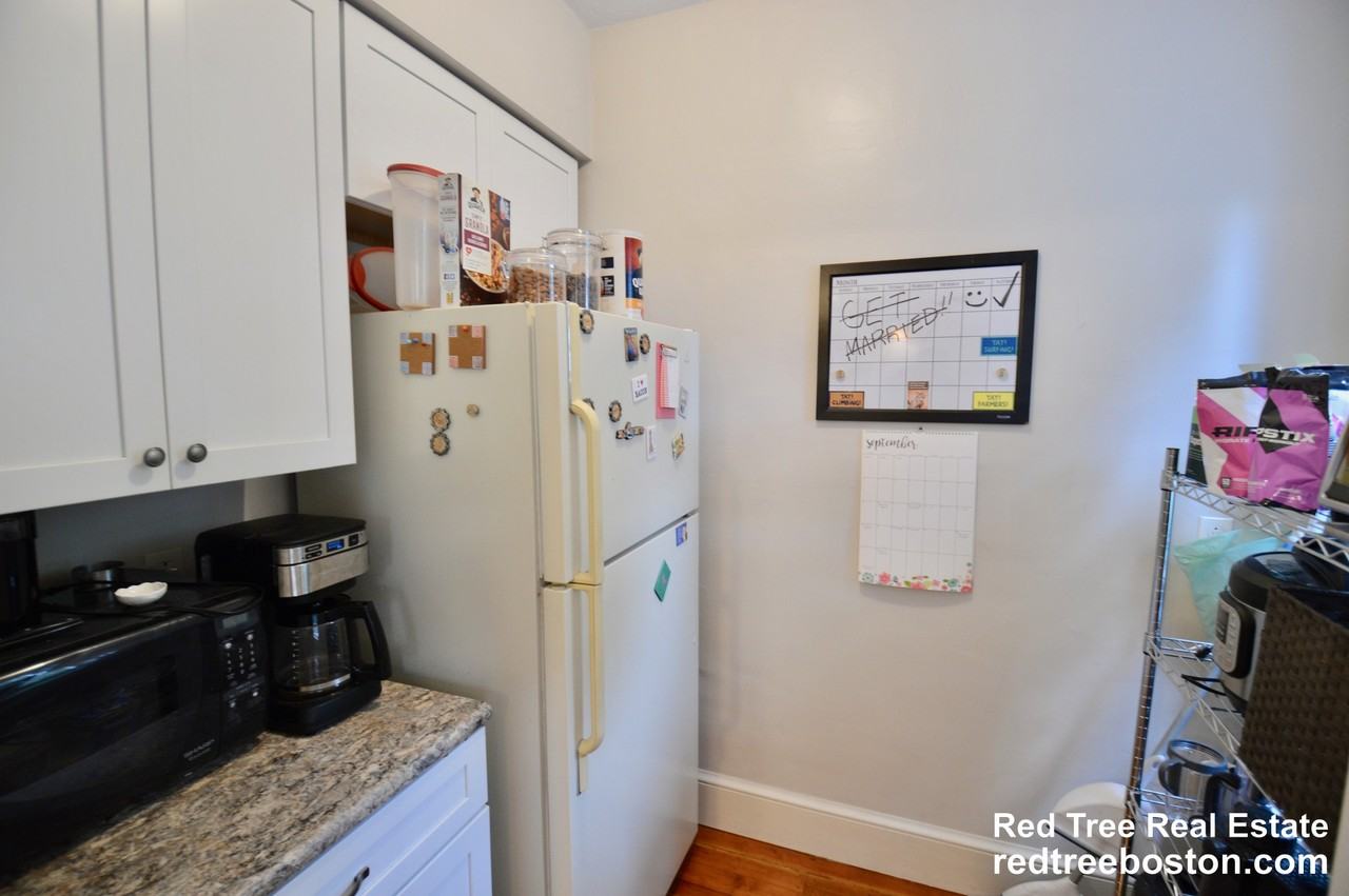 43 Woodlawn St - Photo 3 of 32
