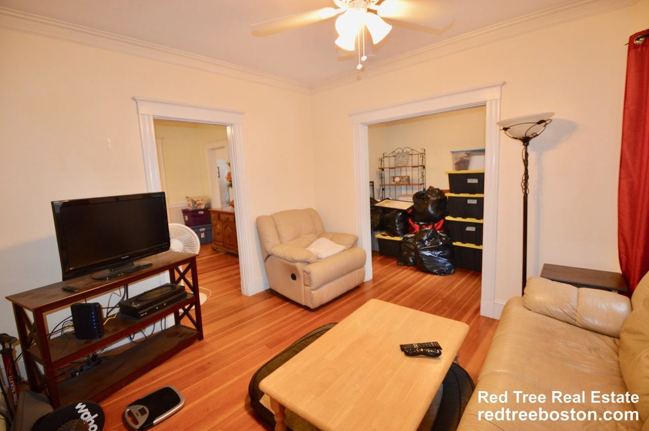 43 Woodlawn St - Photo 5 of 32