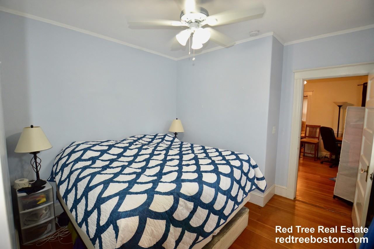 43 Woodlawn St - Photo 7 of 32