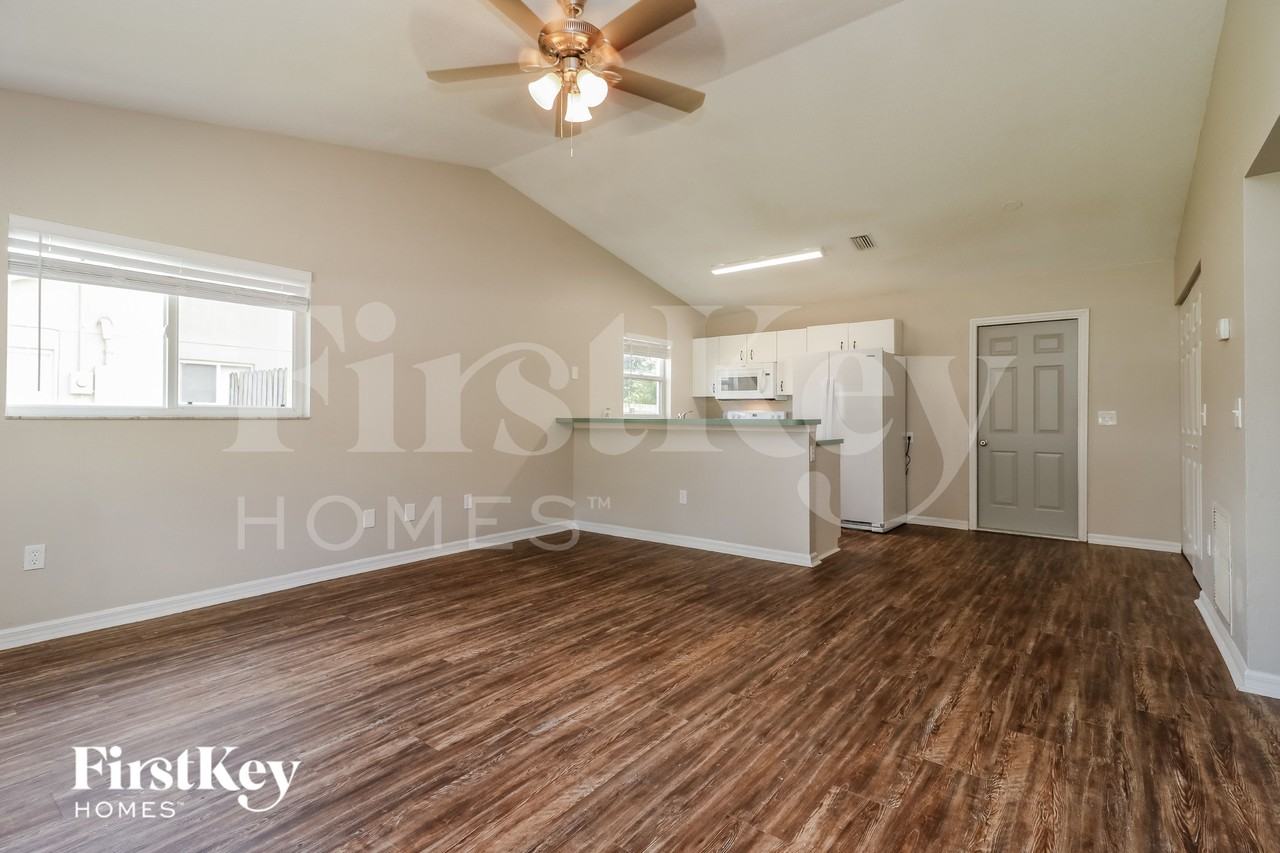 2711 80th Ave E - Photo 2 of 16