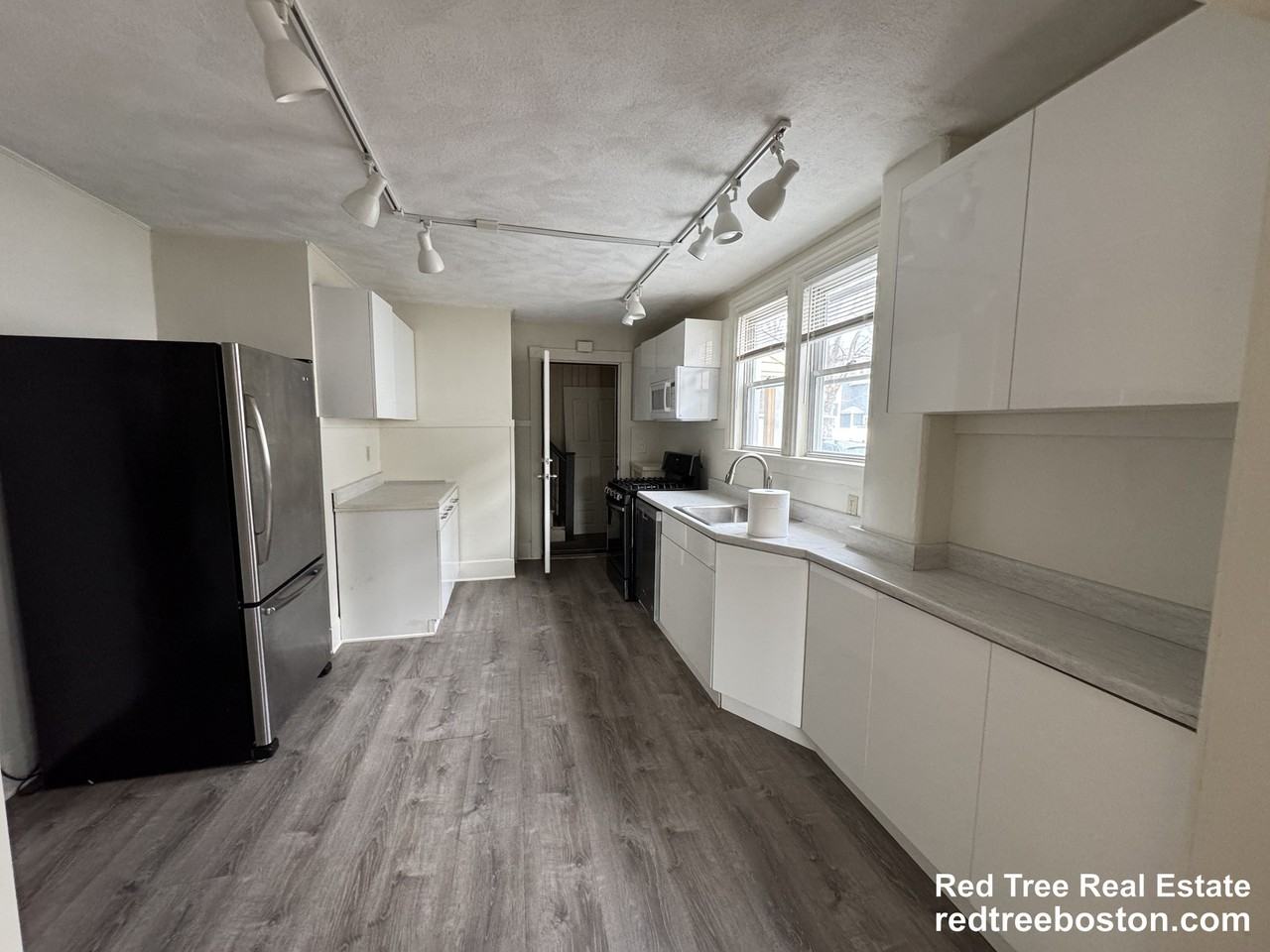 77 Boyd St #1 - Photo 3 of 11