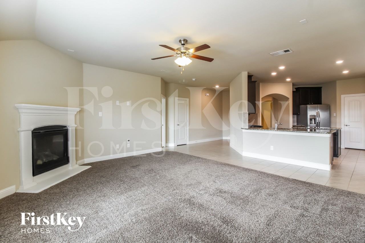 4325 Bayport Dr - Photo 4 of 16