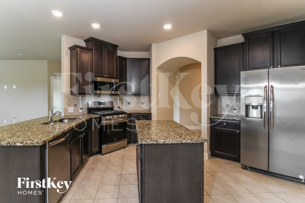 4325 Bayport Dr - Photo 6 of 16