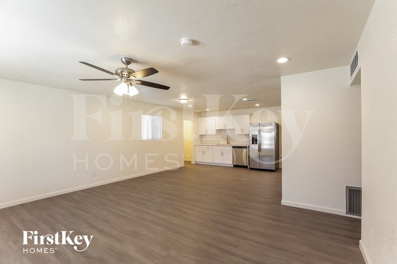 3124 W San Miguel Ave - Photo 4 of 13
