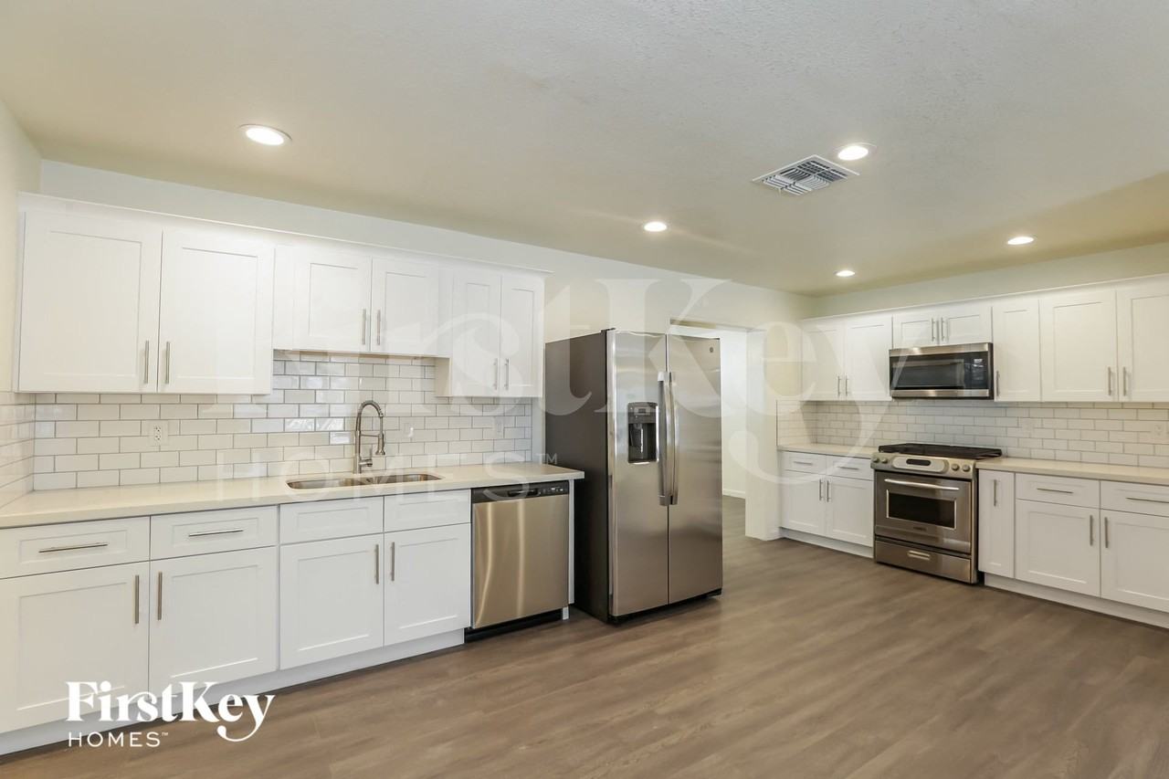 3124 W San Miguel Ave - Photo 5 of 13
