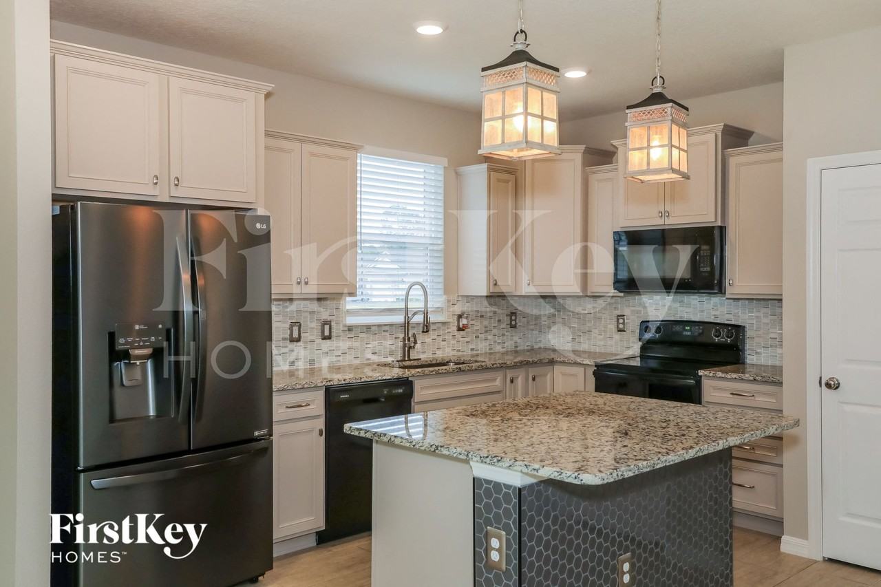 365 La Mancha Dr - Photo 6 of 15