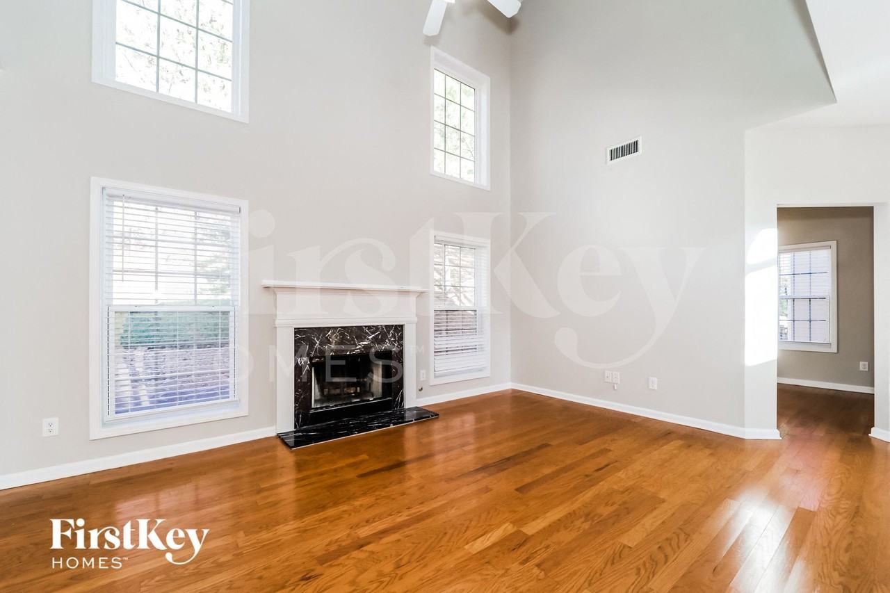 5811 Buckner Creek Dr - Photo 2 of 15