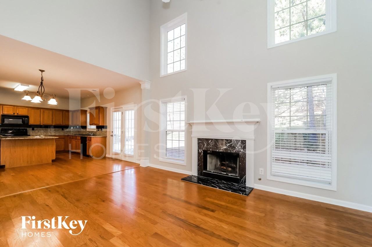 5811 Buckner Creek Dr - Photo 3 of 15