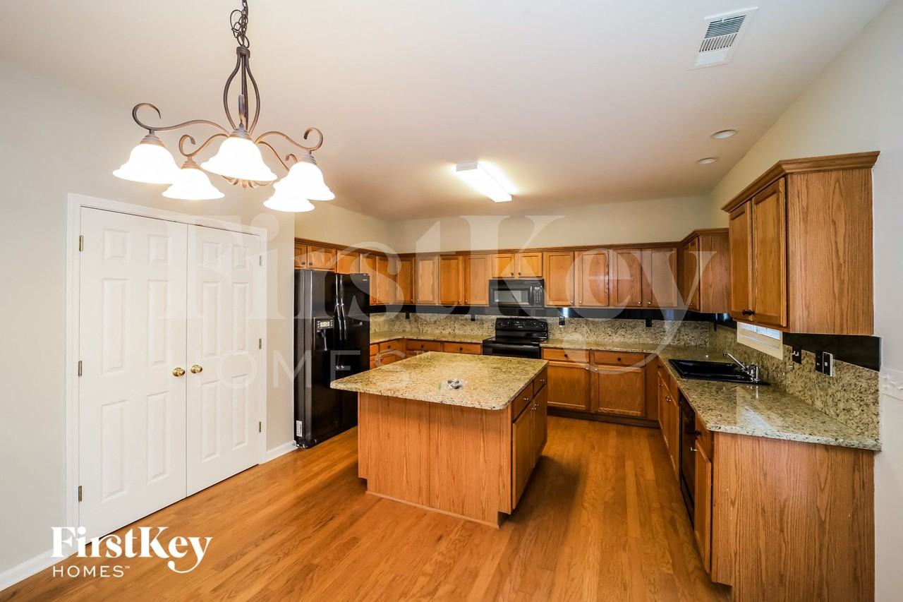 5811 Buckner Creek Dr - Photo 5 of 15
