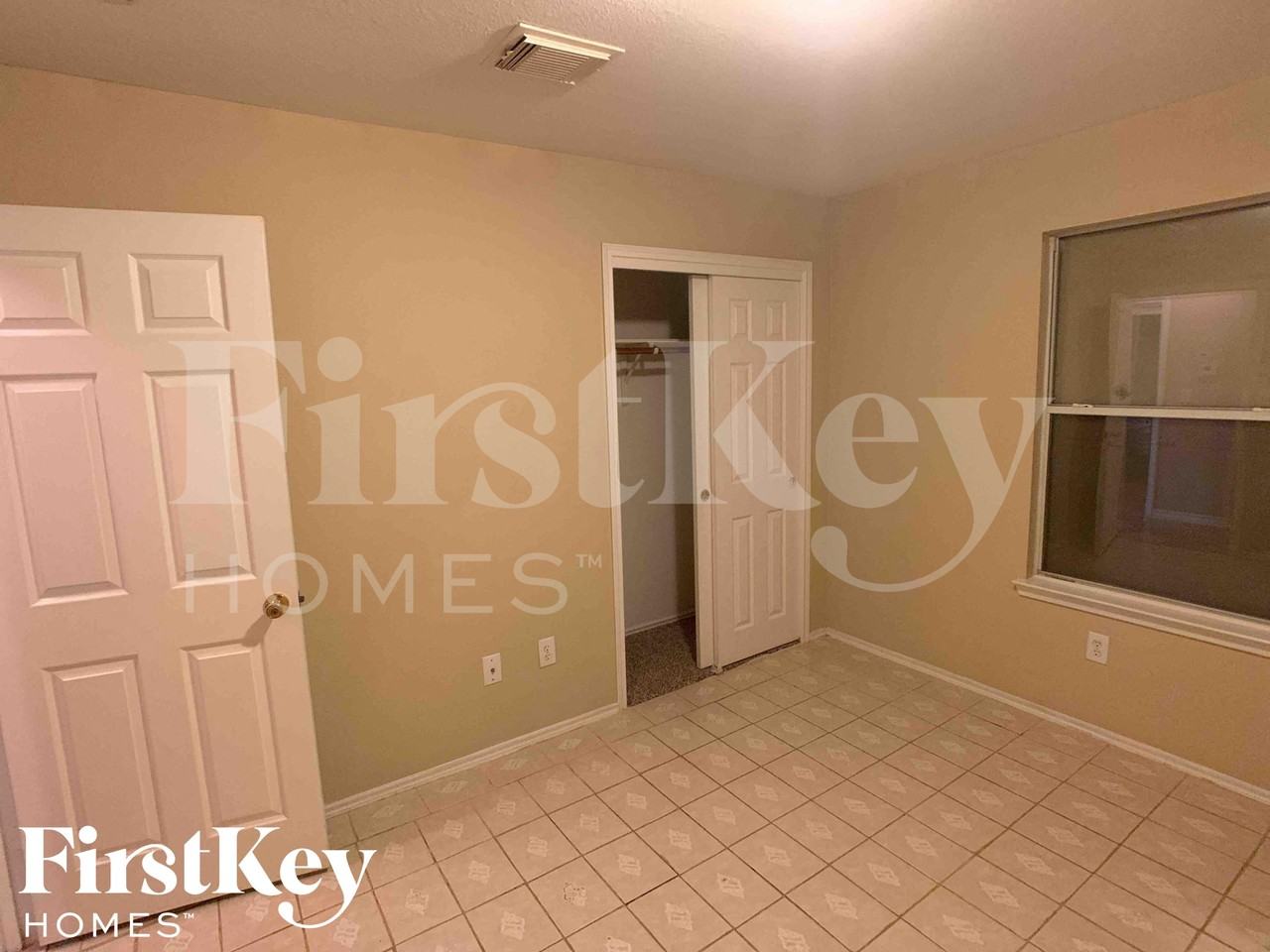 9342 Bowmore Ct - Photo 7 of 39