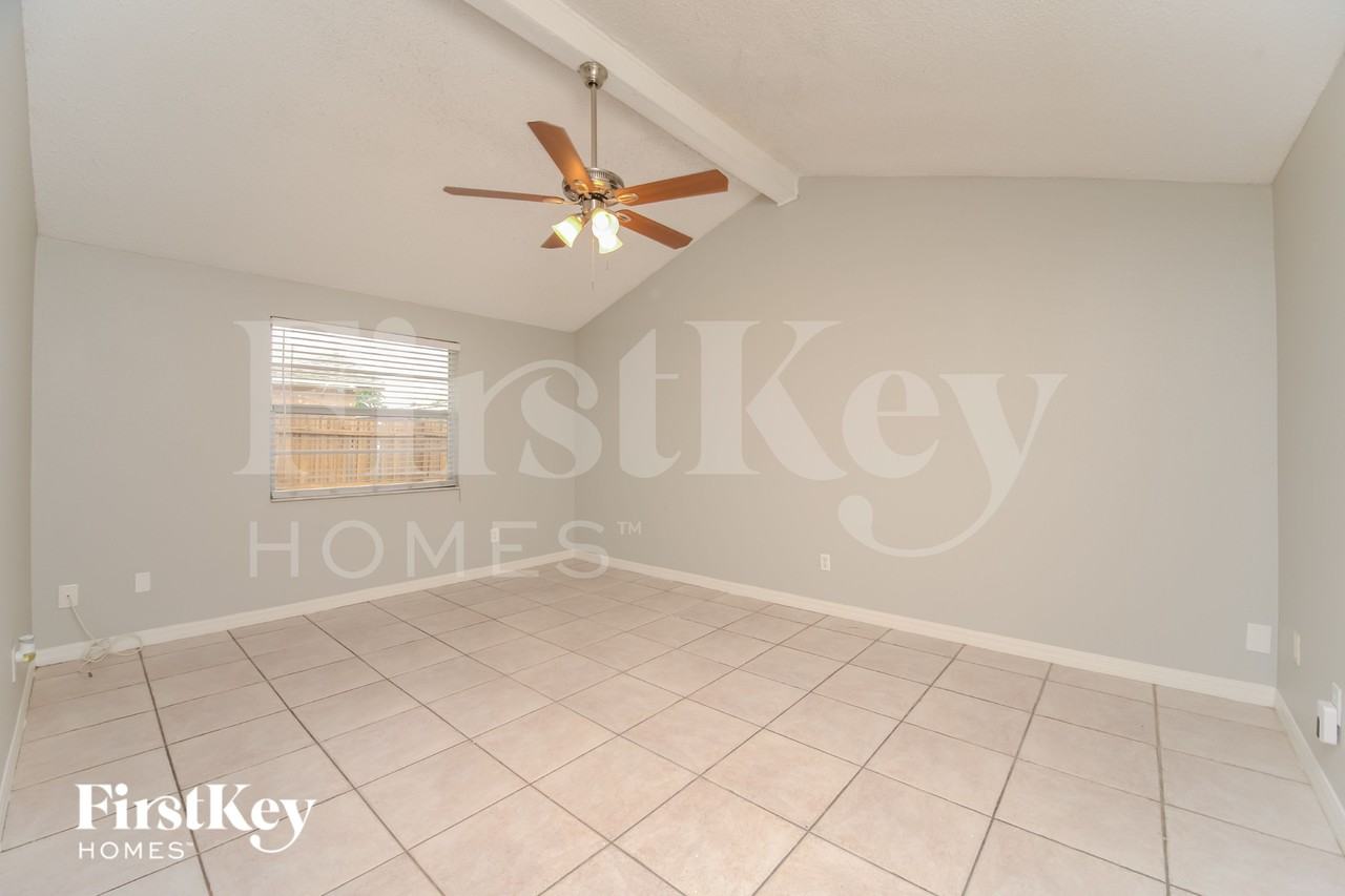 8509 Olympic Ct - Photo 4 of 16