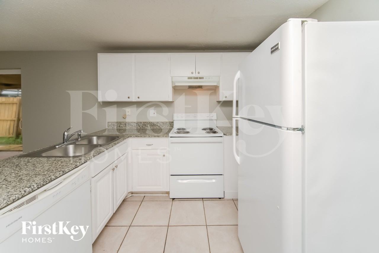 8509 Olympic Ct - Photo 6 of 16